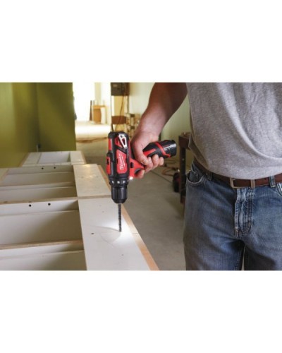 Шуруповерт Milwaukee M12 BDD-202C, 30 Нм (4933441915)