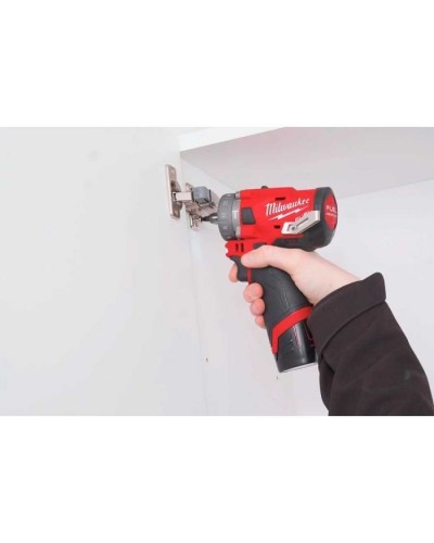 Шуруповерт Milwaukee M12 FPDX-202X, 37Нм, 2x2Аг, 2 насадки, кейс (4933464136)