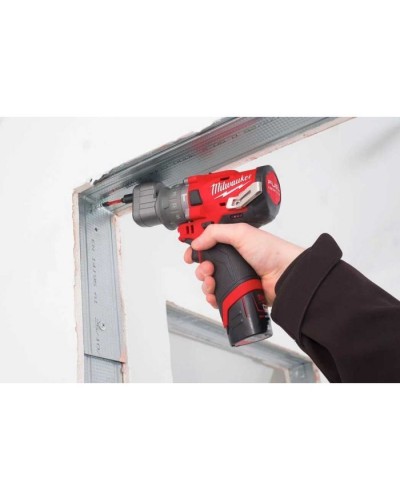 Шуруповерт Milwaukee M12 FPDXKIT-202X, 44Нм, 2x2Аг, 2 насадки, кейс (4933464138)