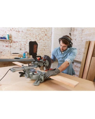 Торцювальна пила Black&Decker 1600 Вт, диск 216х30 мм, 4800 об/хв, XPS, вага 12 кг (BES700)